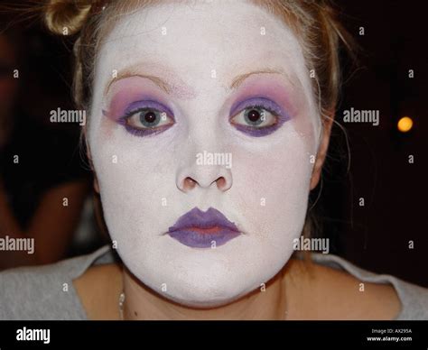 White Face Makeup - Mugeek Vidalondon