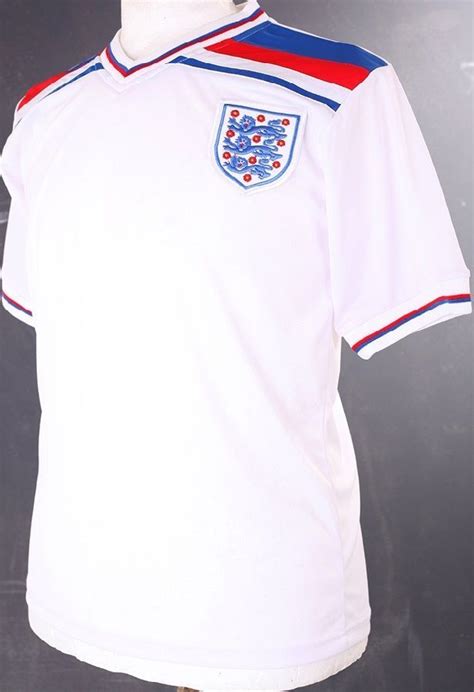 slight second ENGLAND 1982 WORLD CUP RETRO FOOTBALL SHIRT S SMALL ...