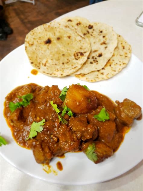 [Homemade] Lamb Curry & Roti : r/food