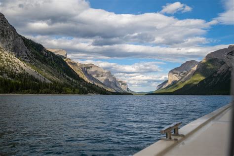 Lake Minnewanka • DETAILED Guide to Visiting This Banff Lake