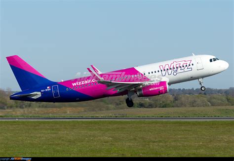 Airbus A320-214 - Large Preview - AirTeamImages.com