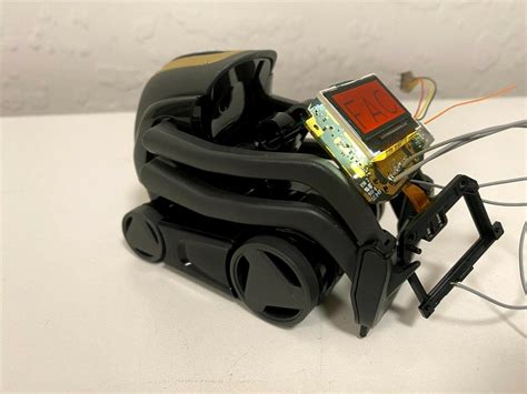 ANKI VECTOR ROBOT for Parts, Boots Up, Body Board Forks Display ...