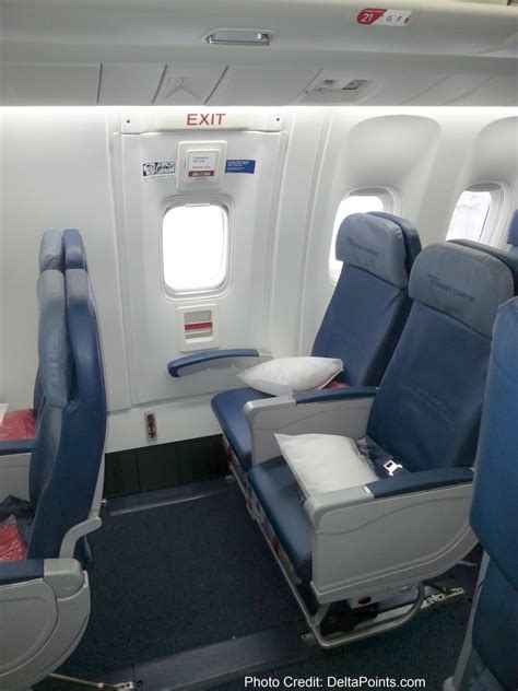 Delta 767-300 economy comfort seats - Delta Points blog review (6) - Renés PointsRenés Points