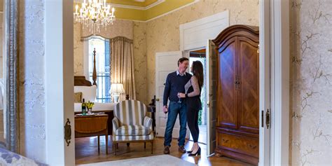 Historic, Luxury Guest Rooms in Savannah, GA