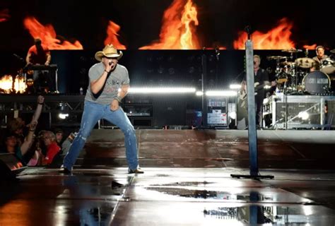 Jason Aldean 'Burnin it Down'