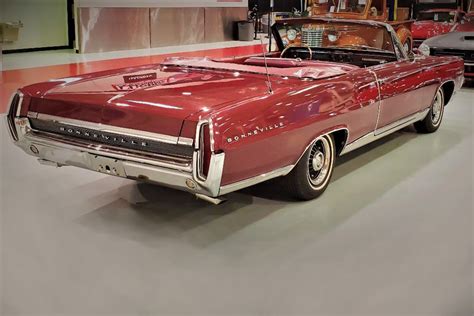 1964 PONTIAC BONNEVILLE CONVERTIBLE - Rear 3/4 - 230307