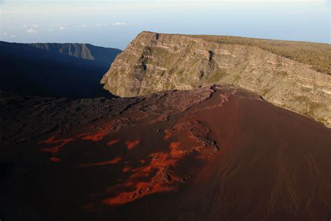 Lava Flowing · Free Stock Photo