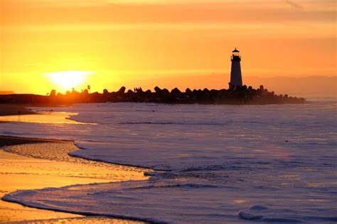 Santa Cruz Breakwater Lighthouse — Stock Photo © haveseen #146550223