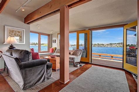 The Sleepless in Seattle Houseboat Just Sold at a Crazy Price ...