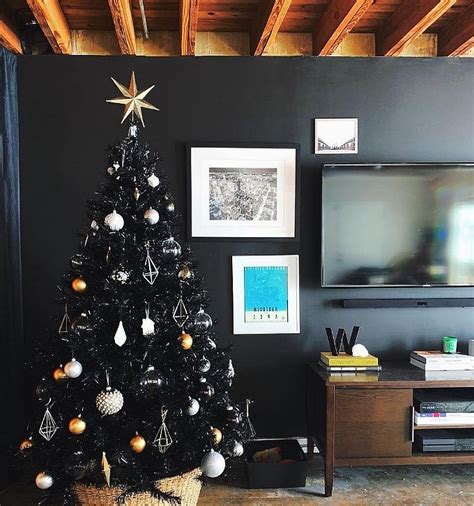 Black is the New Festive: Black Christmas Trees Steal the Spotlight