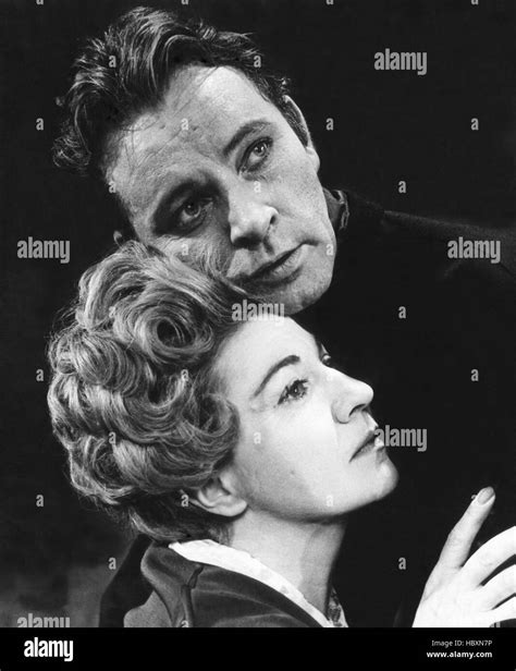 HAMLET, Eileen Herlie, Richard Burton, 1964 Stock Photo - Alamy