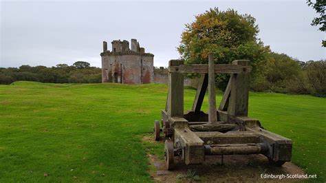 Scottish Castle Ruins - Edinburgh-Scotland.net