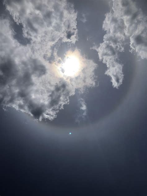 The halo around the sun today in Alberta : r/interestingasfuck