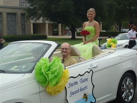 Savvy Southern Sisters: Decorating a Car for a Homecoming Parade