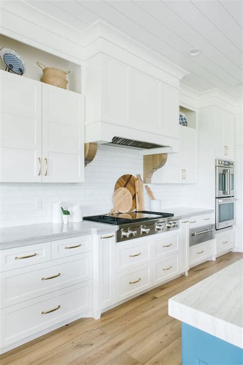 Best White Kitchen Cabinet Paint Color - Chantilly Lace OC-65