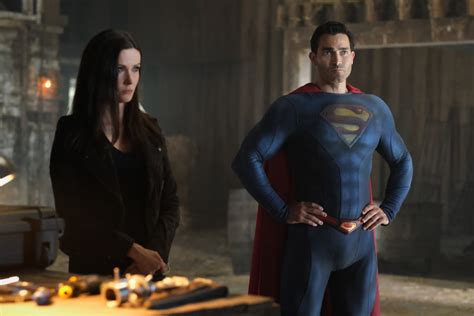 Superman & Lois Season 2 Cast Take Viewers on Behind the Scenes Tour