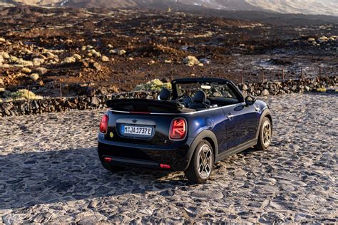 MINI Cooper SE Cabrio (02/2023).