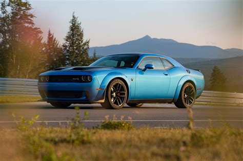 Watch the Dodge Challenger SRT Hellcat Redeye - CarsRadars