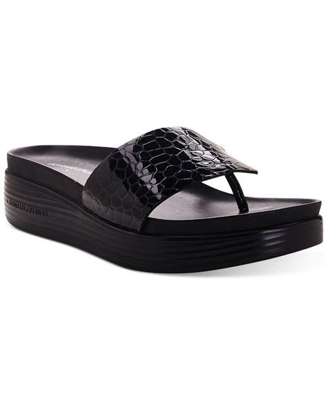 Donald J Pliner Donald J Pliner Fifi Platform Thong Sandals in Black | Lyst