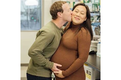 Mark Zuckerberg Kisses Pregnant Wife, Holds Bump in Birthday: Photo