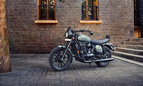 Jawa 42 and Yezdi Roadster get new colour options, prices start at ₹1.95 lakh | HT Auto