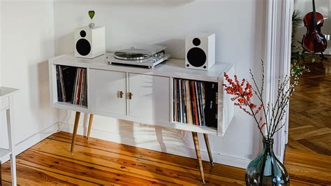 This IKEA KALLAX hack is now a chic record player stand