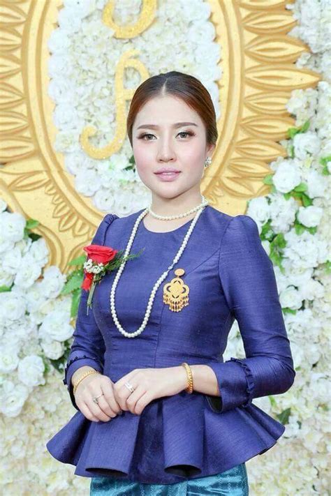 Thailand Traditional Dress, Thai Traditional Dress, Traditional Outfits ...