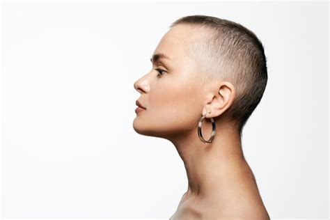 「Bald Woman Profile」の写真素材 | 2,093件の無料イラスト画像 | Adobe Stock