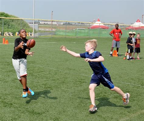 Basic Flag Football Offensive Drill Guide for Youth - Youth Flag ...