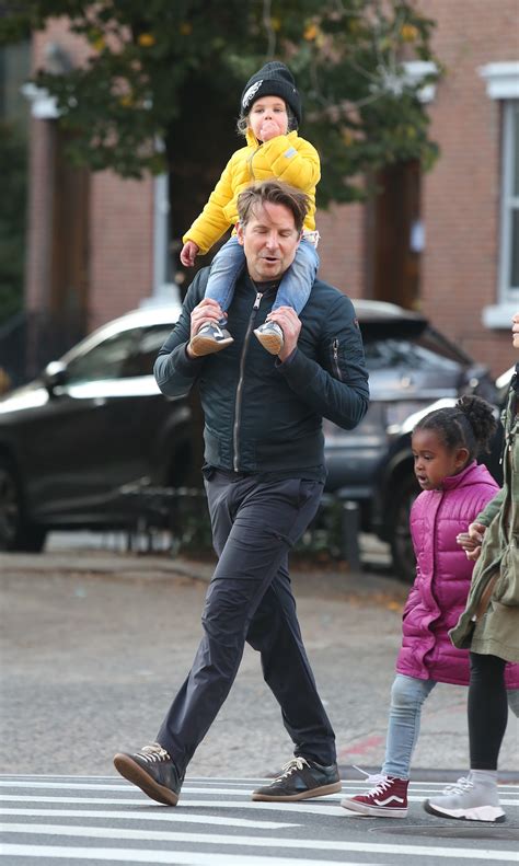 Bradley Cooper and His Daughter Lea Grab Gelato in NYC: Photos