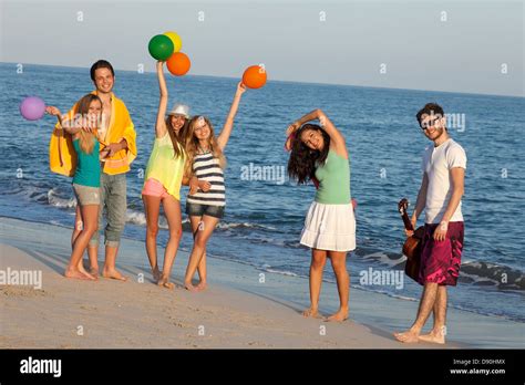 People Dancing Beach Party Stock Photos & People Dancing Beach Party ...