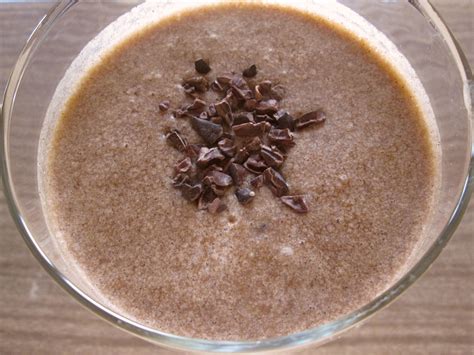 Batido de algarroba, mesquite, coco, plátano, canela, cardamomo y nibs ...