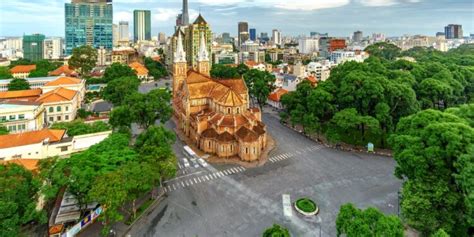 Differences between Hanoi vs Ho Chi Minh city: Which to visit?