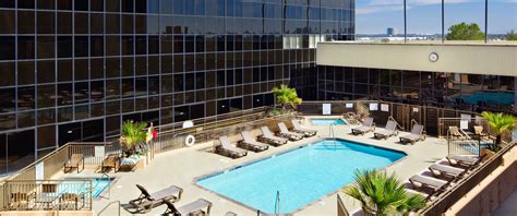 LAX Hotels - Hilton Los Angeles Airport