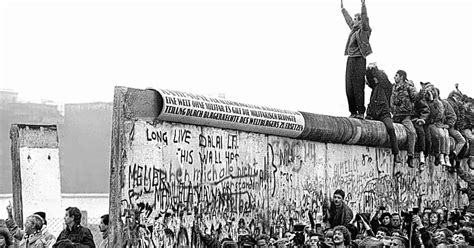 History Of The Berlin Wall Why The Wall Was Built Up