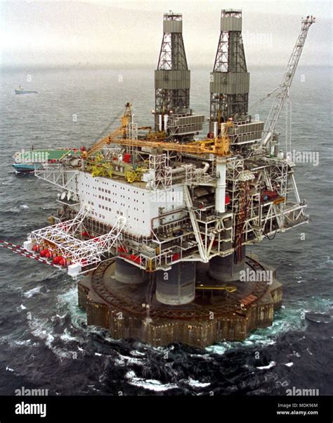 Hibernia oil rig hi-res stock photography and images - Alamy