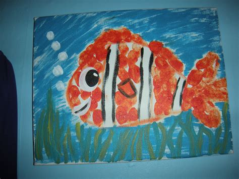 kids hand print craft finding nemo thumbprint for gills #thedoodlebug www.doodlebugarts.com ...