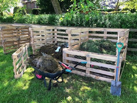 How to make an easy compost bin from wooden pallets - Garden Ninja: Lee ...