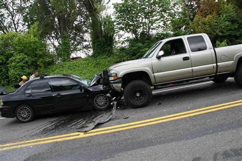 How would your car hold up in a crash? - INSURANCE MANEUVERS