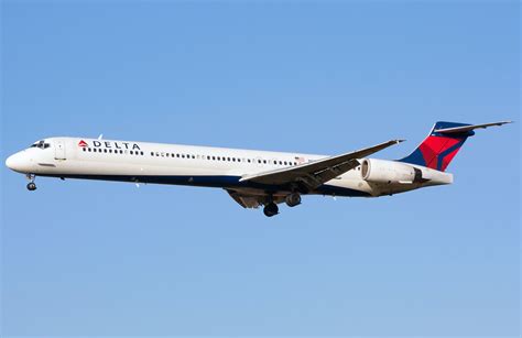 McDonnell Douglas MD-90 Delta Airlines. Photos and description of the plane