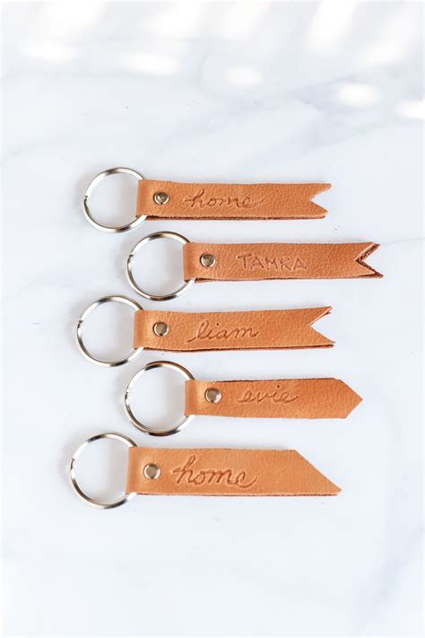 How to make DIY personalized leather keychains with the Dremel Stylo+ ...