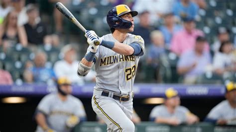 Brewers' Christian Yelich scratched with lower back soreness - ESPN