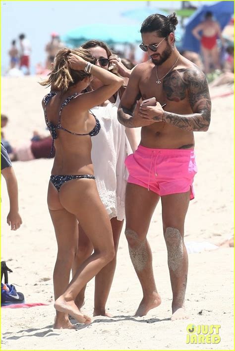 Maluma & Girlfriend Natalia Barulich Enjoy a Day at the Beach in Miami!: Photo 4120482 | Maluma ...