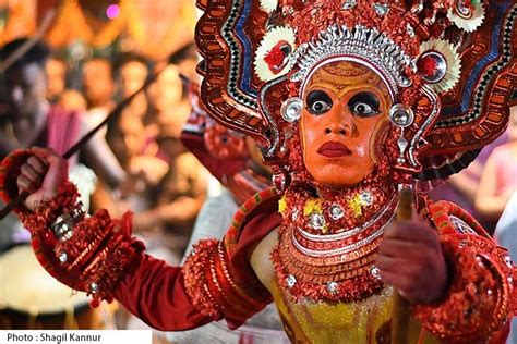 Photo-tour of the ritual art of Theyyam – MATHINI TRAVEL