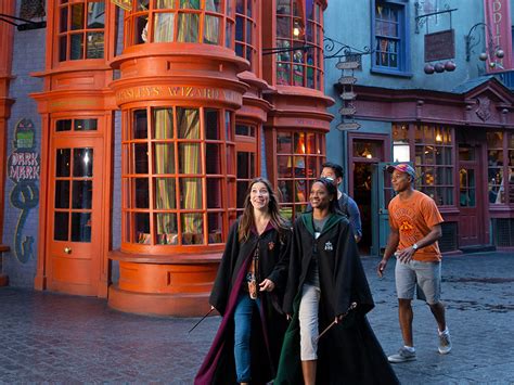 Shopping in The Wizarding World of Harry Potter