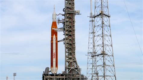 NASA launch postponed after hydrogen leak | US News | Sky News