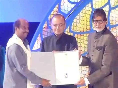 IFFI 2014: Amitabh Bachchan Presents Rajinikanth With Centenary Award ...