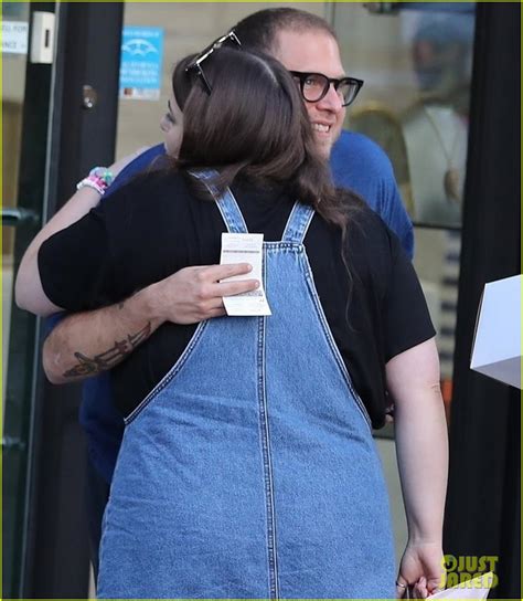 Jonah Hill & Sister Beanie Feldstein Get Dinner with Their Parents: Photo 4329184 | Jonah Hill ...