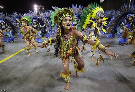 Carnival 2019: Brazilian dancers show off their colourful co - EroFound