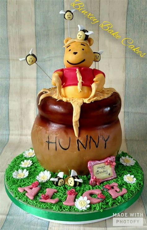 Hunny pot winnie the pooh cake made by Binxey Bake Cakes 생일 아이디어